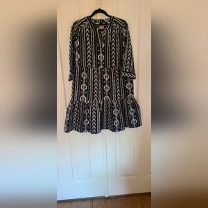 Chicos Size 1 dress in black and white Aztec design with pockets.